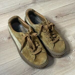 Fenty x Puma Creeper Shoes in Oatmeal (Beige). Well worn. Size 7.5.‎ Rihanna!